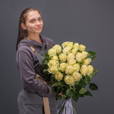 Букет из 25 белых роз Мондиаль